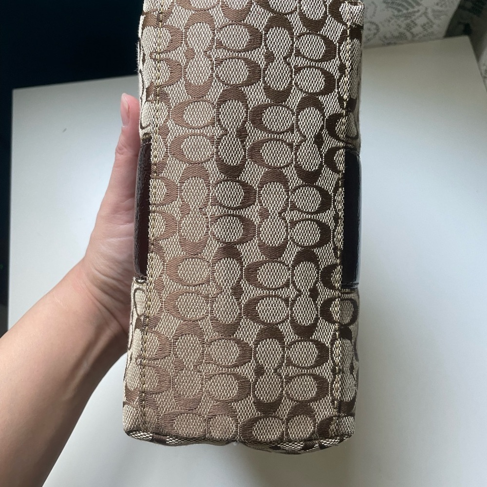 Coach Mini Monogram - Picture 15 of 16